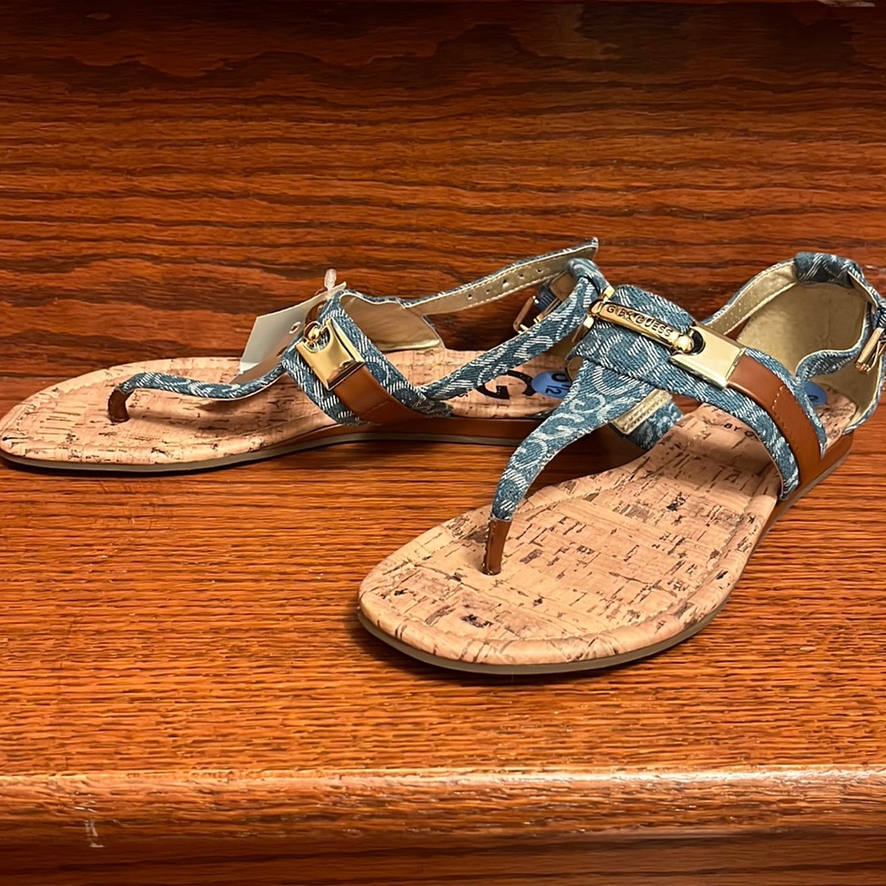 BRAND NEW! Guess flat sandals!